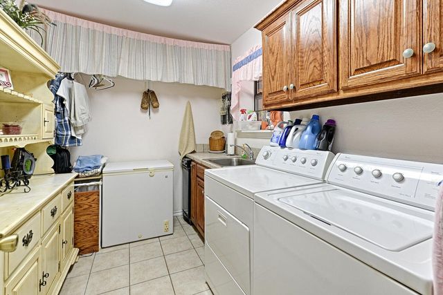 105 Santee Drive, Lake Kiowa, TX 76240