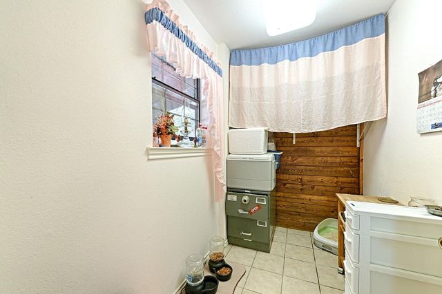 105 Santee Drive, Lake Kiowa, TX 76240