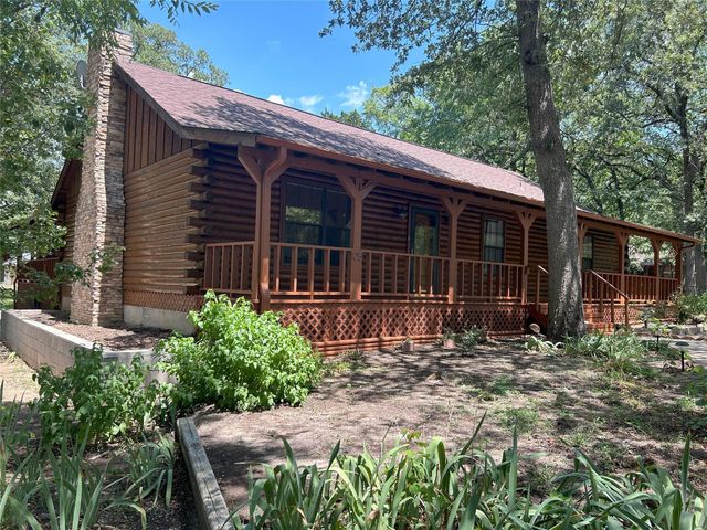 105 Santee Drive, Lake Kiowa, TX 76240