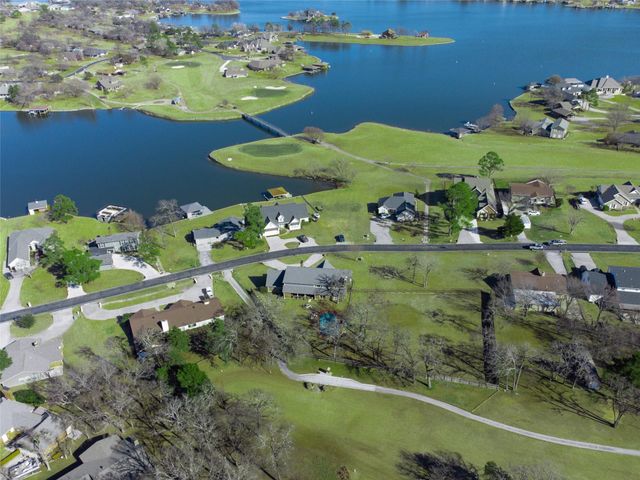 105 Santee Drive, Lake Kiowa, TX 76240