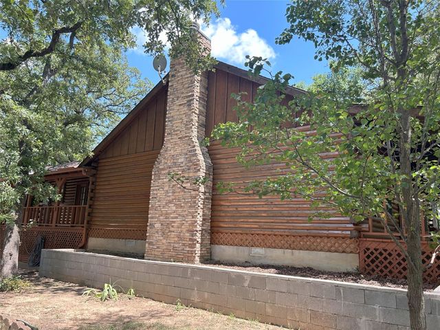 105 Santee Drive, Lake Kiowa, TX 76240