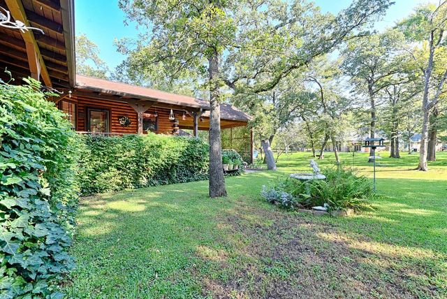 105 Santee Drive, Lake Kiowa, TX 76240