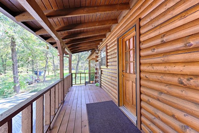 105 Santee Drive, Lake Kiowa, TX 76240