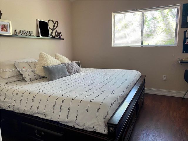450 W Palm Cir W 301, Pembroke Pines, FL 33025