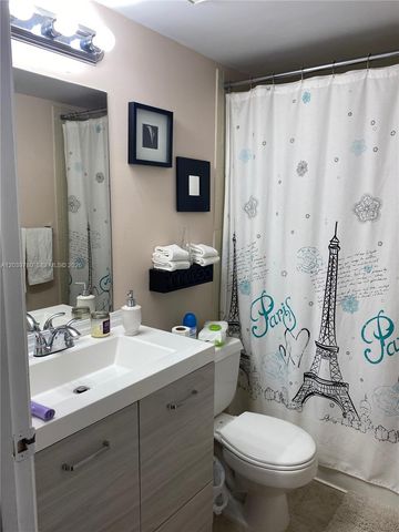 450 W Palm Cir W 301, Pembroke Pines, FL 33025