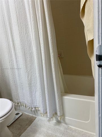 450 W Palm Cir W 301, Pembroke Pines, FL 33025