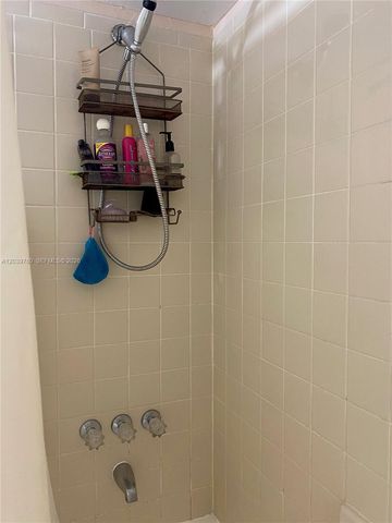 450 W Palm Cir W 301, Pembroke Pines, FL 33025