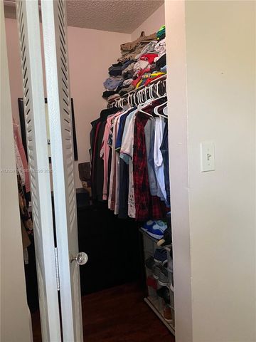 450 W Palm Cir W 301, Pembroke Pines, FL 33025