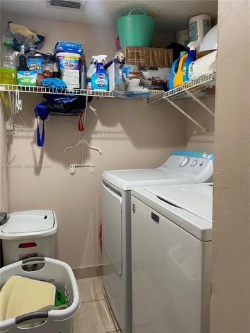 450 W Palm Cir W 301, Pembroke Pines, FL 33025