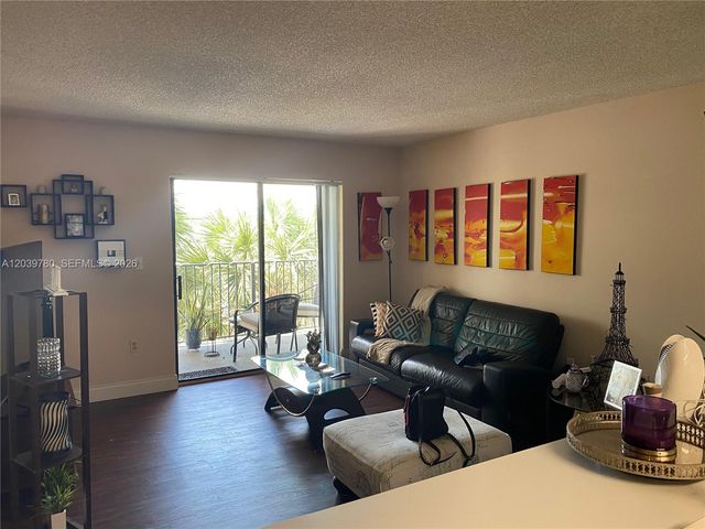 450 W Palm Cir W 301, Pembroke Pines, FL 33025