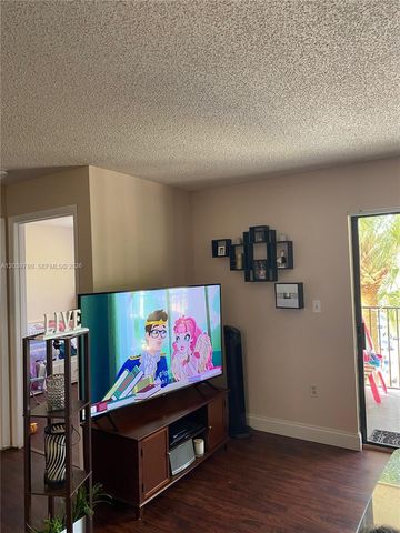 450 W Palm Cir W 301, Pembroke Pines, FL 33025