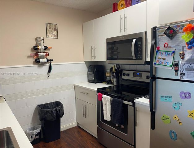 450 W Palm Cir W 301, Pembroke Pines, FL 33025
