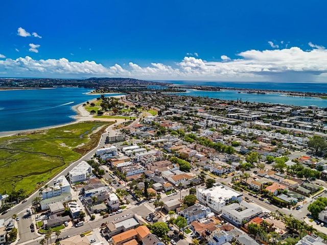 4008 Honeycutt St, San Diego, CA 92109