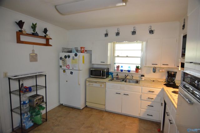 3302 Barton Avenue, Huntsville, AL 35810