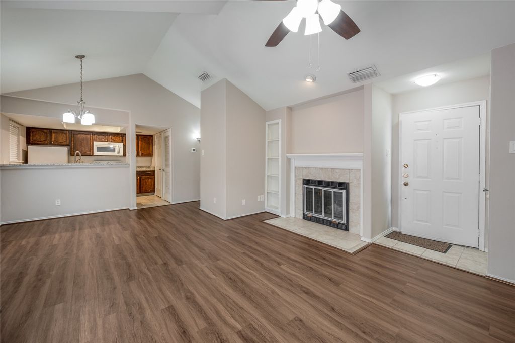 256 Jefferson Parkway, Fort Worth, TX 76107 — exterior