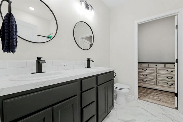 581 S Cattail St, Haysville, KS 67060