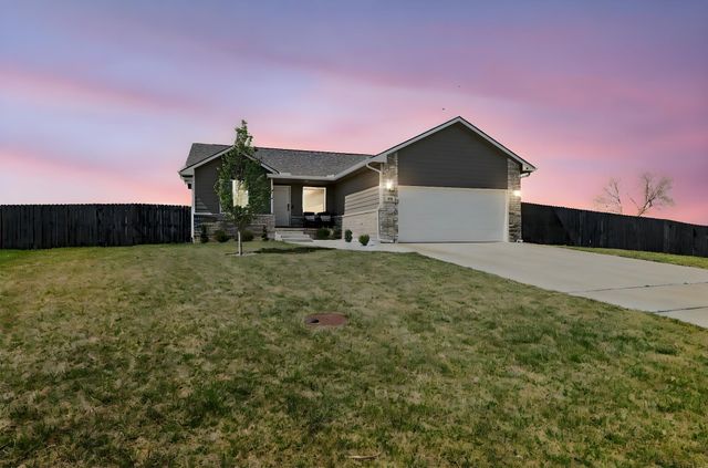 581 S Cattail St, Haysville, KS 67060