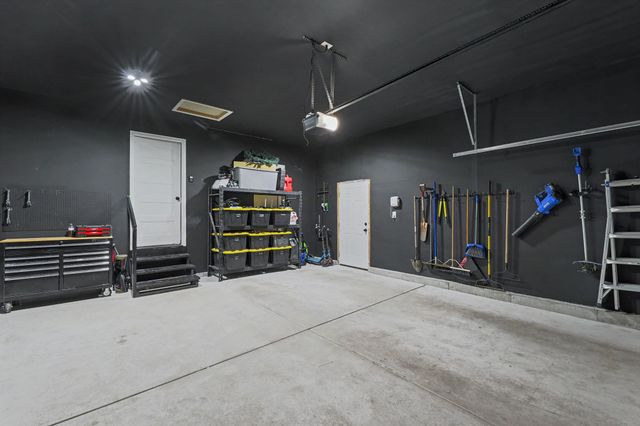 581 S Cattail St, Haysville, KS 67060