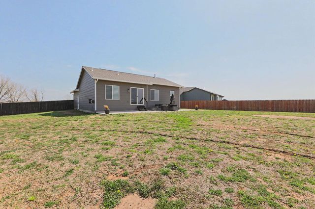 581 S Cattail St, Haysville, KS 67060