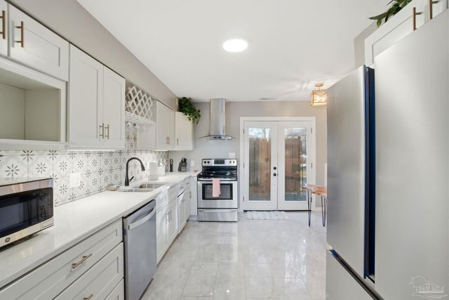 4822 Huron Dr, Pensacola, FL 32507