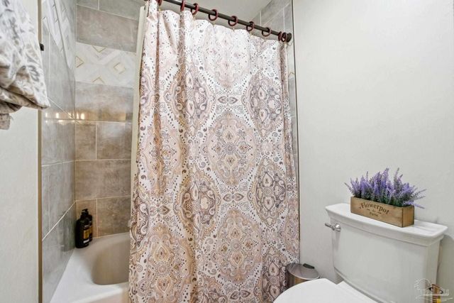 4822 Huron Dr, Pensacola, FL 32507