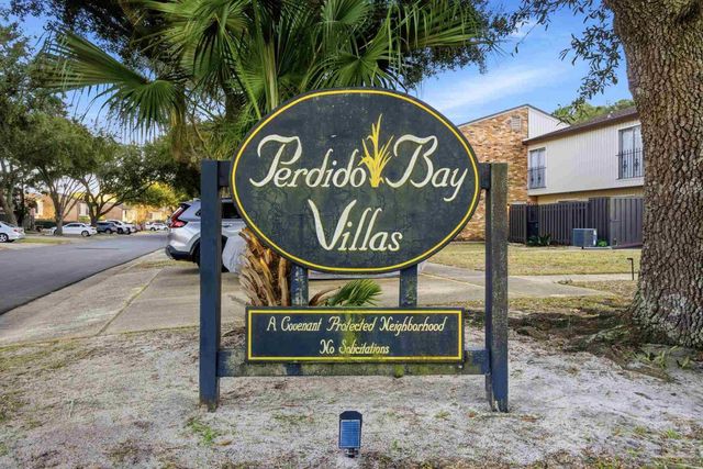 4822 Huron Dr, Pensacola, FL 32507