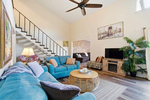 4822 Huron Dr, Pensacola, FL 32507