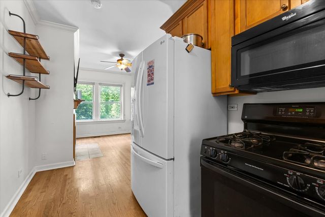 867 W Cornelia Avenue 1, Chicago, IL 60657