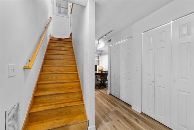 867 W Cornelia Avenue 1, Chicago, IL 60657