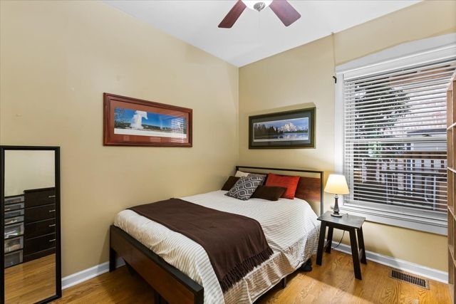 867 W Cornelia Avenue 1, Chicago, IL 60657