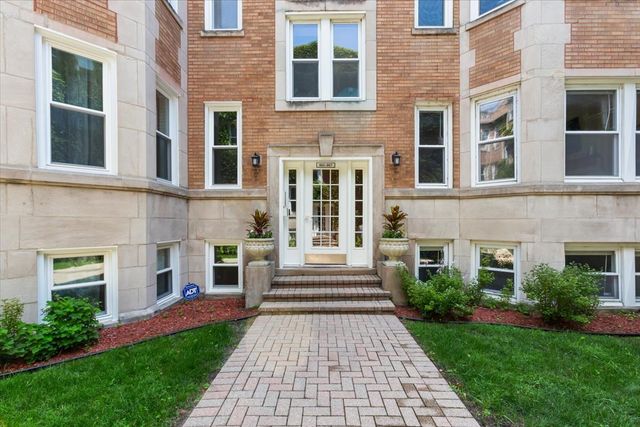 867 W Cornelia Avenue 1, Chicago, IL 60657