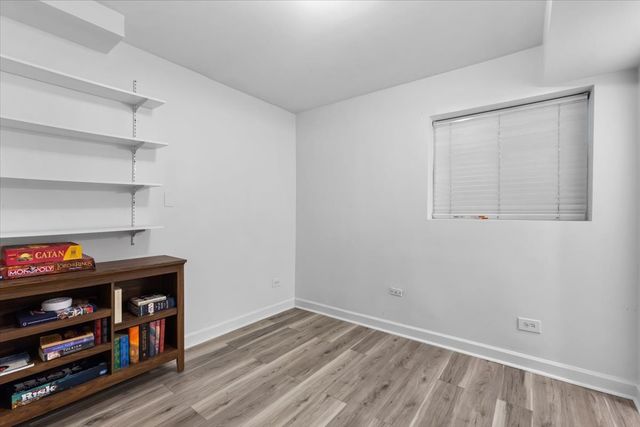 867 W Cornelia Avenue 1, Chicago, IL 60657
