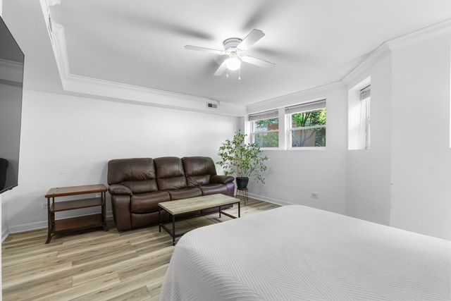 867 W Cornelia Avenue 1, Chicago, IL 60657