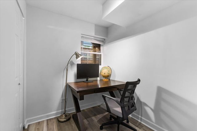 867 W Cornelia Avenue 1, Chicago, IL 60657