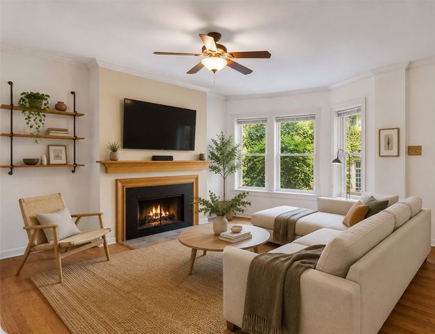 867 W Cornelia Avenue 1, Chicago, IL 60657