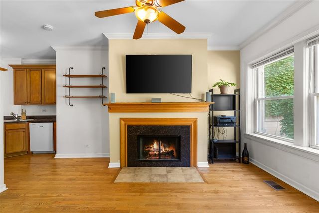 867 W Cornelia Avenue 1, Chicago, IL 60657