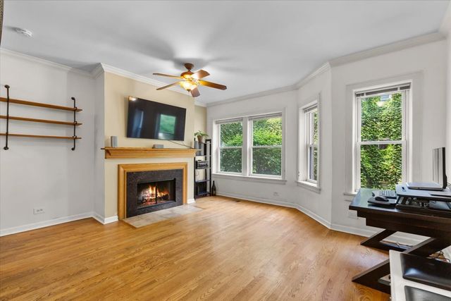 867 W Cornelia Avenue 1, Chicago, IL 60657