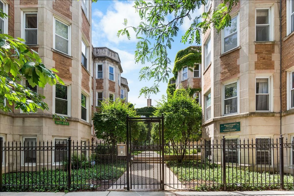 867 W Cornelia Avenue 1, Chicago, IL 60657