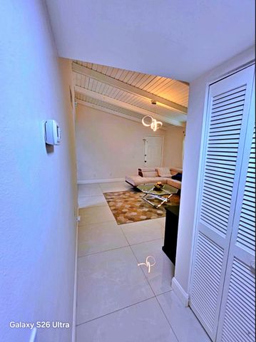 5894 Longbow Lane Apt 10, West Palm Beach, FL 33415