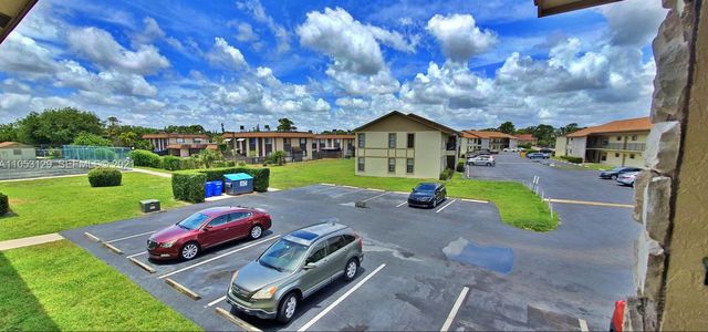 5894 Longbow Lane Apt 10, West Palm Beach, FL 33415