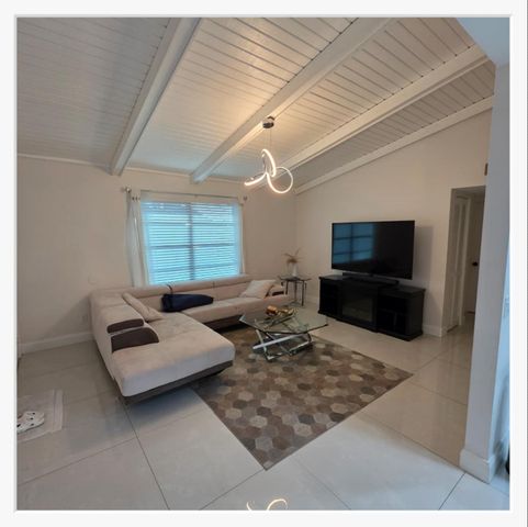 5894 Longbow Lane Apt 10, West Palm Beach, FL 33415