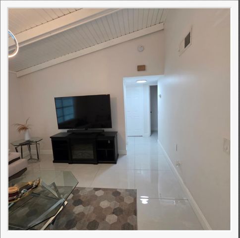 5894 Longbow Lane Apt 10, West Palm Beach, FL 33415