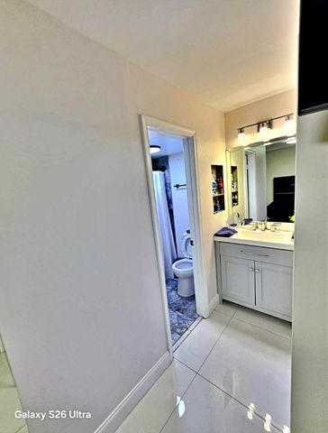 5894 Longbow Lane Apt 10, West Palm Beach, FL 33415