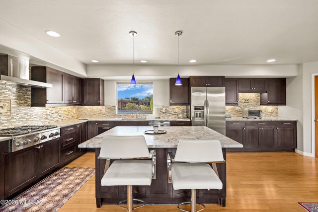 2301 E Greenlee Road, Tucson, AZ 85719