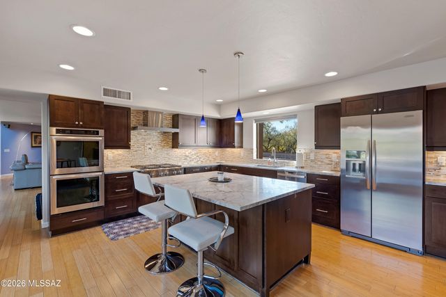 2301 E Greenlee Road, Tucson, AZ 85719