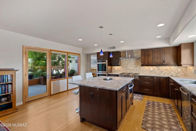 2301 E Greenlee Road, Tucson, AZ 85719