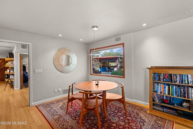 2301 E Greenlee Road, Tucson, AZ 85719