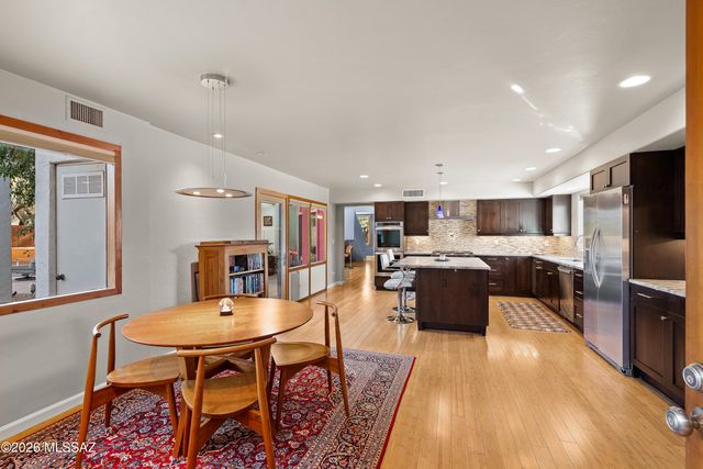 2301 E Greenlee Road, Tucson, AZ 85719