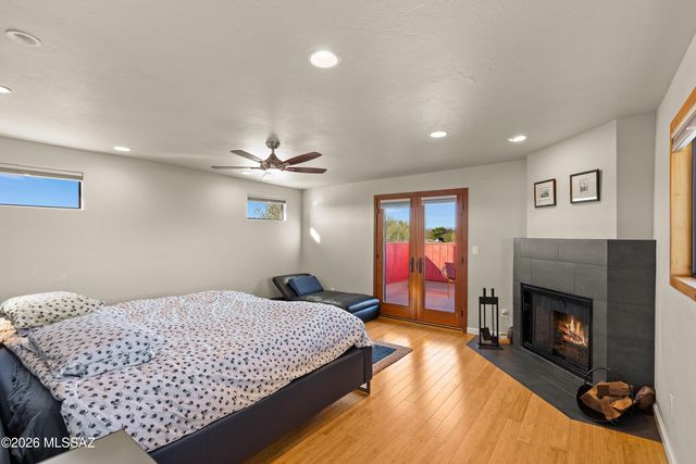 2301 E Greenlee Road, Tucson, AZ 85719