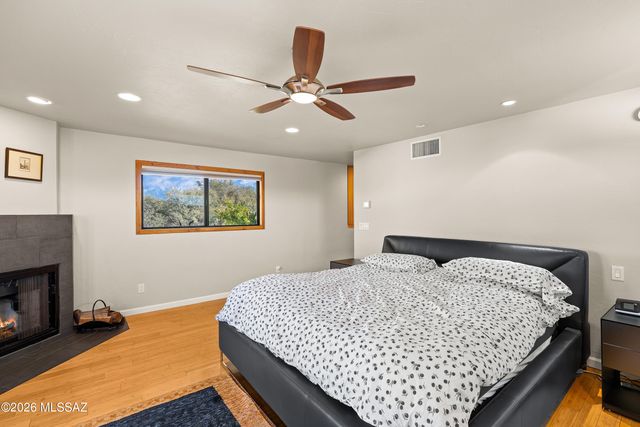 2301 E Greenlee Road, Tucson, AZ 85719